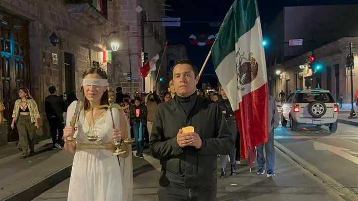 Tope donde tope; trabajadores del PJF encabezan marcha fúnebre en Morelia