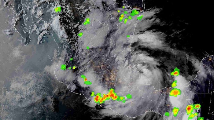 Tormenta tropical ‘Chris’ toca tierra en Lechugillas, Vega de Alatorre, Veracruz