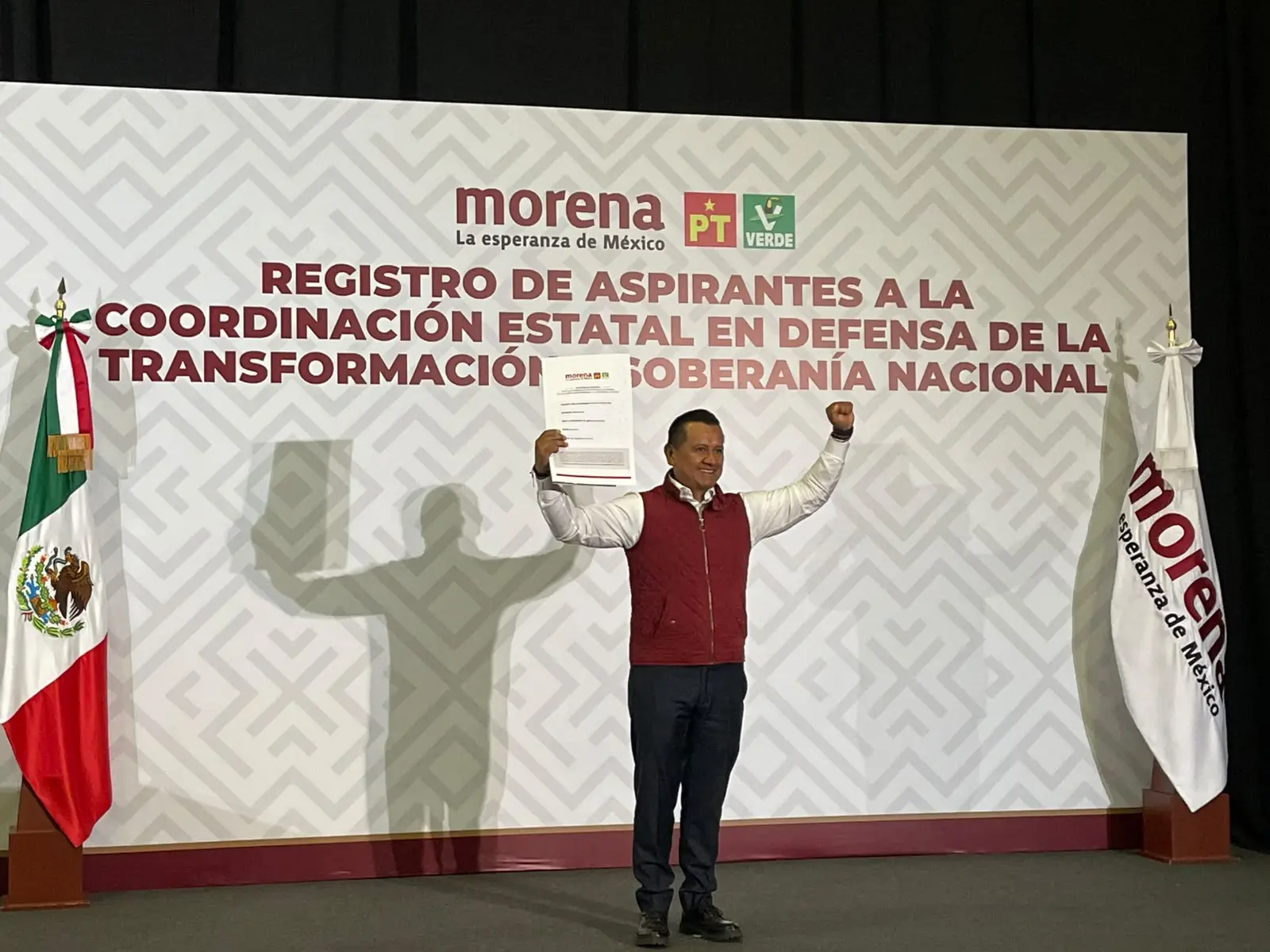 Torres Piña se registra como aspirante estatal en Defensa de la Transformación