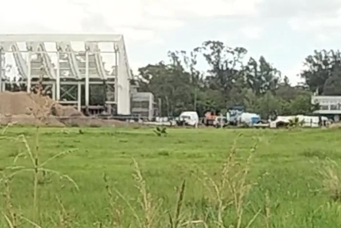 Trabajador de una obra en Ciudad Universitaria fallece tras caer de una altura de 12 metros, en Morelia