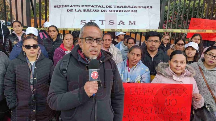 Trabajadores de salud en Morelia, exigen soluciones a vales de productividad