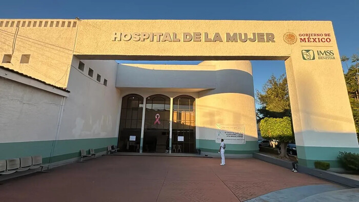 Trabajadores del Hospital de la Mujer bloquean instalaciones; exigen destitución de directora