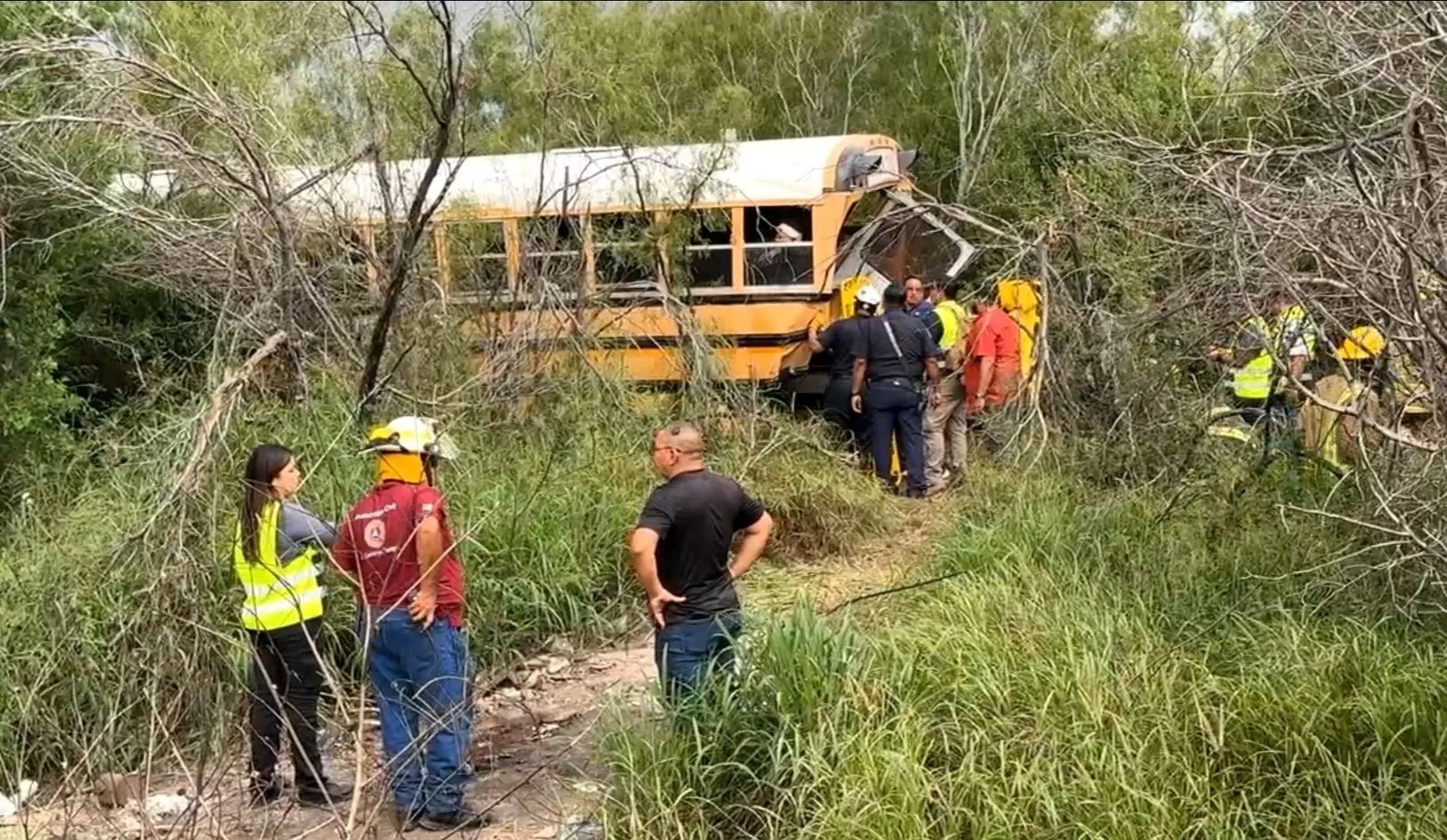 Trailer choca contra autobús escolar en Tamaulipas; se reportan varios lesionados