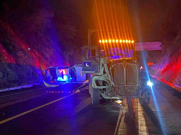 Tráiler embiste patrulla de la Guardia Civil dejando dos elementos heridos