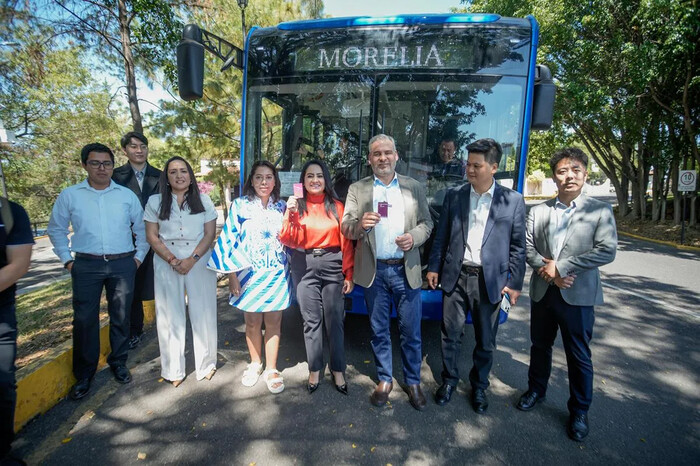 Transporte público de Uruapan se moderniza con la nueva tarjeta de prepago: Bedolla