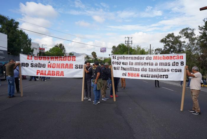 Transportistas están en su derecho al bloquear: Bedolla