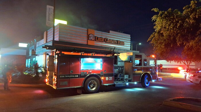 Tras aparente robo, se registra conato de incendio en una pizzería, en la plaza 500