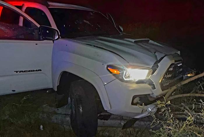 Tras disparar contra agentes de Tarímbaro, criminales abandonaron la camioneta chocada