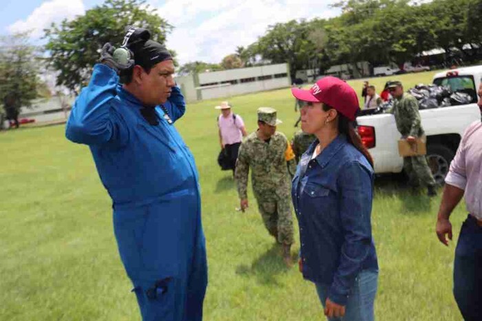 Tras huracán John, Fanny Arreola reparte víveres en comunidades más necesitadas