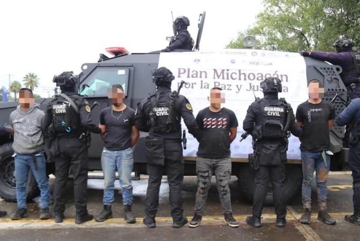 Tras persecución, detienen a cuatro hombres con armas y dr0g4