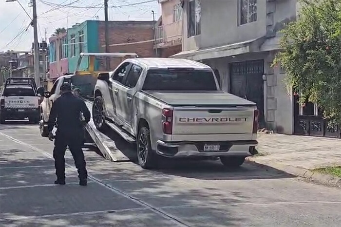 Tras persecución, Guardia Civil recupera una Silverado robada, en la colonia La Soledad, en Morelia