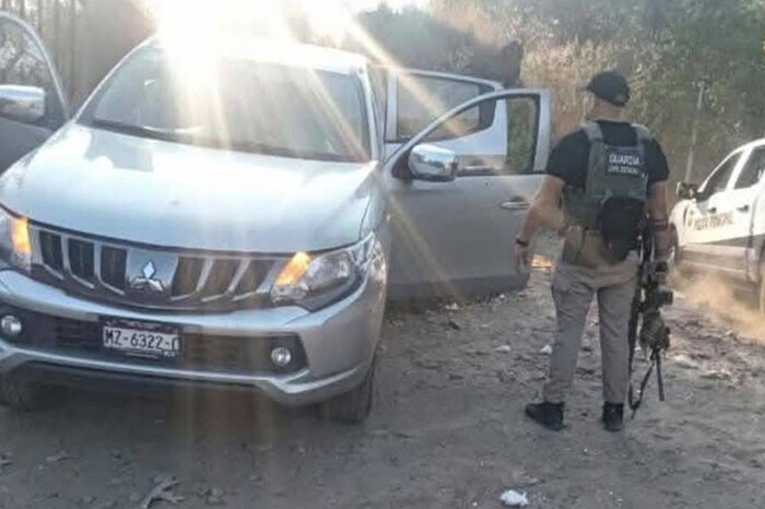 Tras persecución y tiroteo policías recuperan camioneta robada