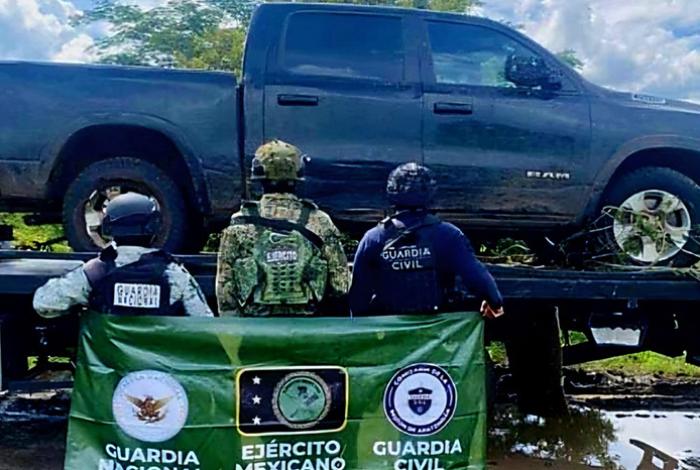 Tras reportes de enfrentamientos en Parácuaro, aseguran vehículo con cartuchos útiles