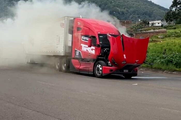 Tras reunión con Gobierno Estatal, levantan bloqueo en la carretera Uruapan – Los Reyes