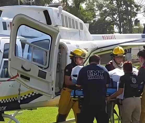 Traslado en helicóptero a hospital de Morelia de sobreviviente de atropellamiento masivo en Los Reyes