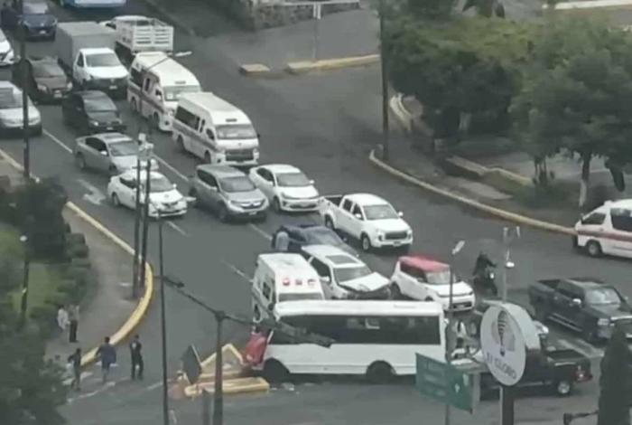 Tres accidentes en Morelia colapsan vialidades y dejan una mujer herida