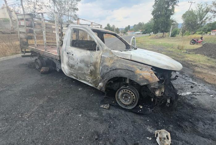 Tres vehículos quemados y bloqueos, el saldo del paso de normalistas en Morelia