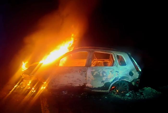 Tres vehículos son incendiados por presuntos criminales en Zinapécuaro