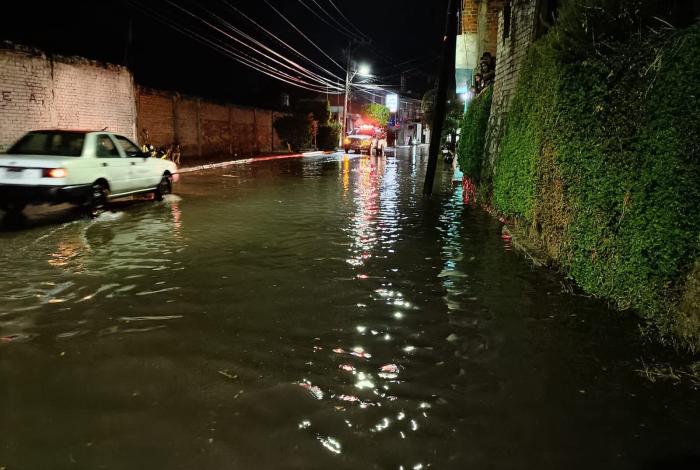 Tromba provoca inundaciones en Zinapécuaro