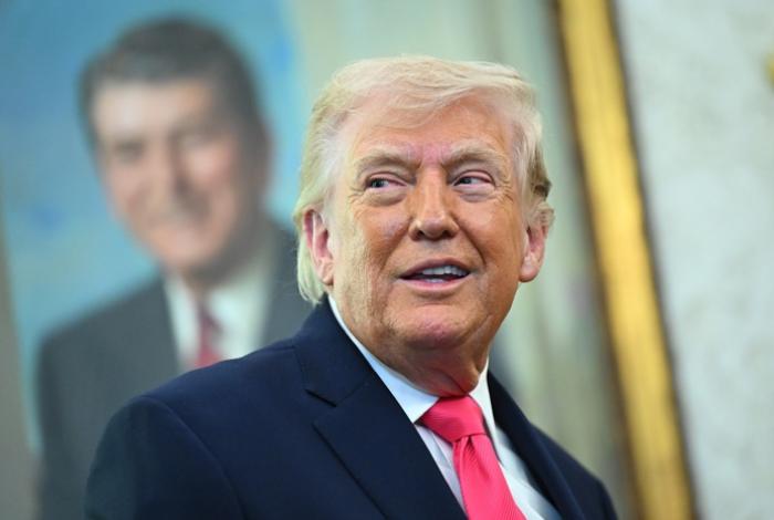 Trump dice que Irán le ha dado «un regalo muy grande» relacionado con el estrecho de Ormuz