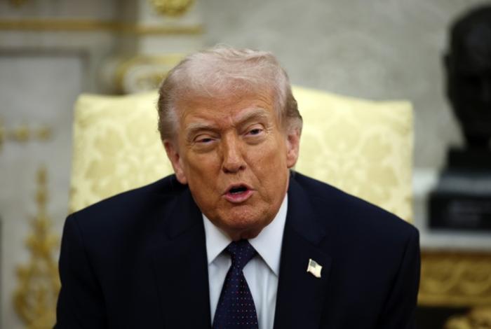 Trump insiste que Sheinbaum “no debería haber rechazado” su “ayuda” contra los cárteles