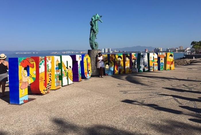 Turistas en Puerto Vallarta viven secuelas tras "secuestro" por muerte de El Mencho
