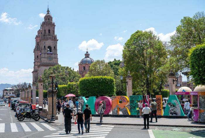 Turistas invaden el corazón de Morelia