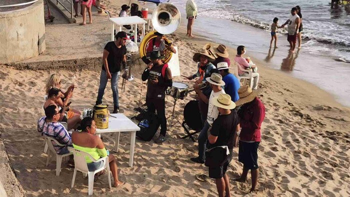 Turistas y hoteleros piden que no toquen música de banda en playas de Sinaloa