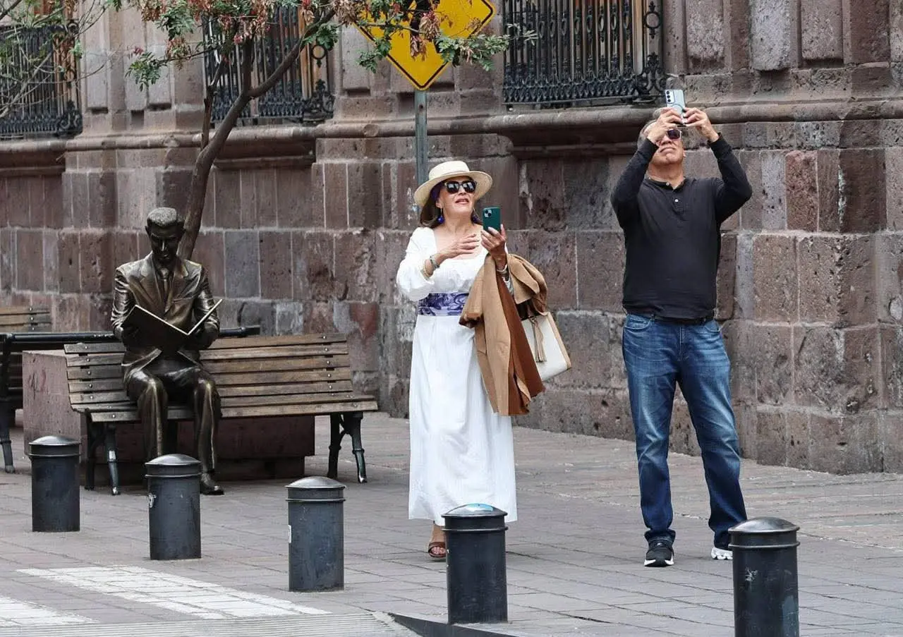 Turistas y visitantes disfrutan de la Semana Santa en Morelia