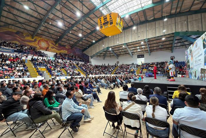 UMSNH, madres y padres, trabajemos en unión y en comunidad: Yarabí Ávila