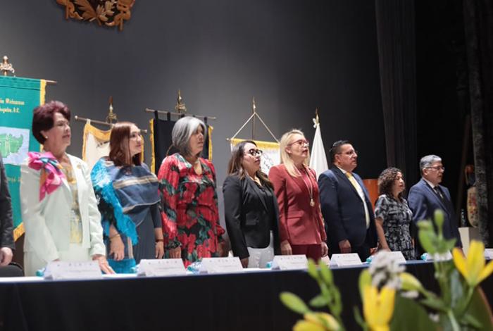 UMSNH recibe la Venera al Mérito Institucional por parte de la comunidad jurídica