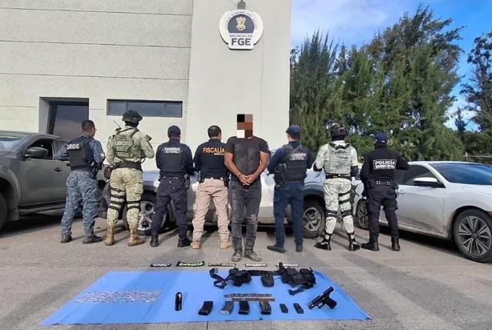 Un detenido en Álvaro Obregón, aseguran tres vehículos y armamento: SSP