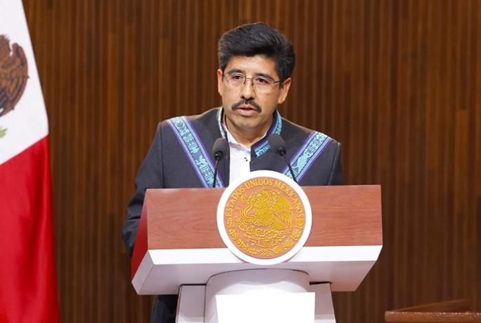 Un incidente, “se le cayó café y nata”: Magistrado Hugo Aguilar explica por qué limpiaron su calzado