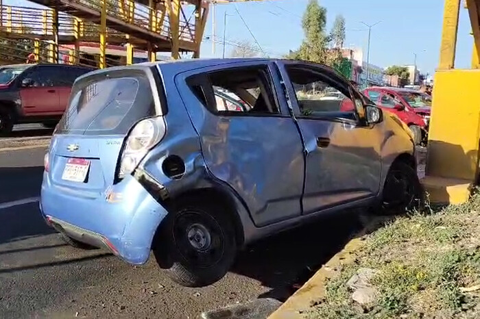 Un menor herido, tras fuerte choque entre dos vehículos en la Madero poniente, en Morelia