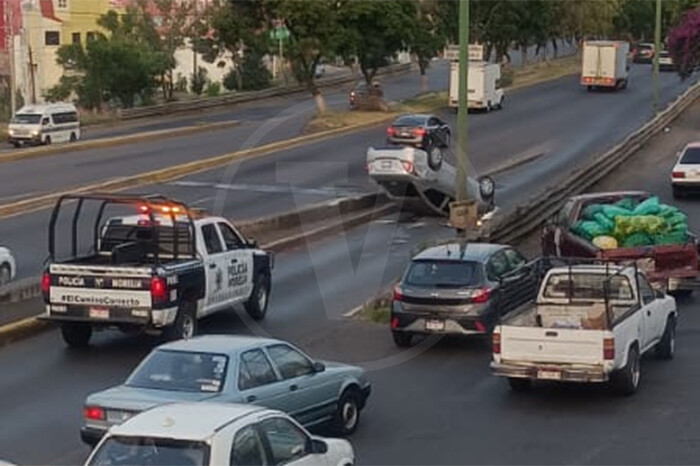 Un motociclista herido, choque de dos vehículos y otro más volcado, los accidentes de esta mañana en Morelia