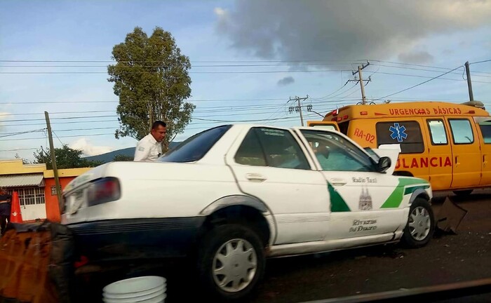 Un muerto en choque; hay una mujer herida y cuantiosos daños