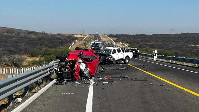 Un muerto y dos heridos graves, tras choque en La Piedad