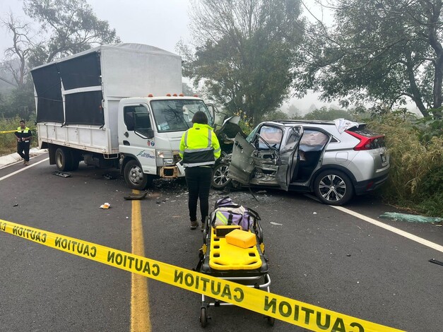 Un muerto y tres heridos en choque entre camionetas