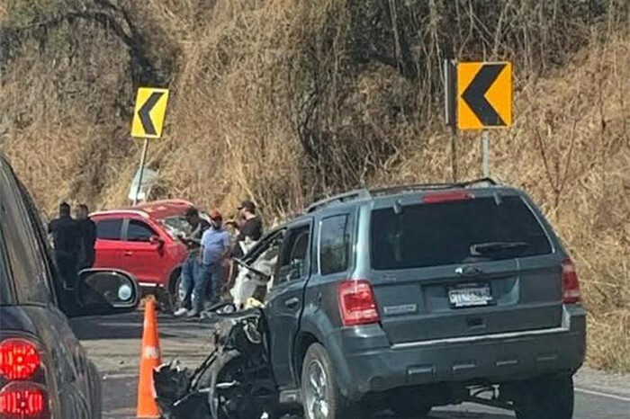 Un muerto y un herido, tras brutal choque entre camionetas en La Piedad