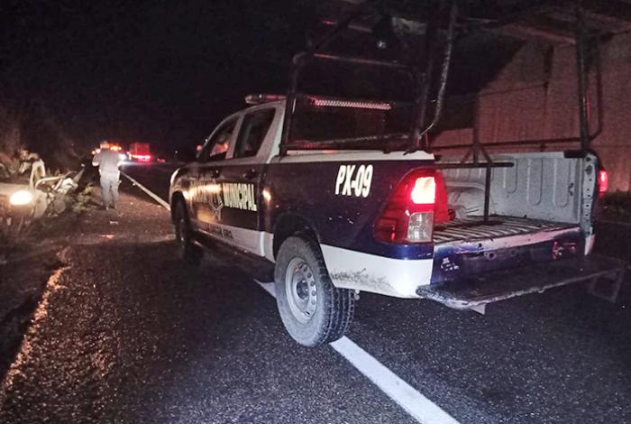 Un muerto y un lesionado tras choque de frente en la autopista Siglo XXI