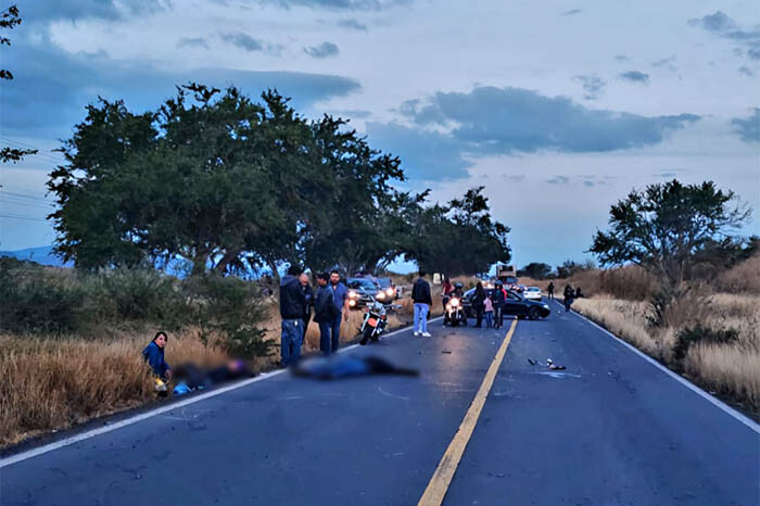 Un muerto y una lesionada, tras accidente de motocicleta en Ecuandureo