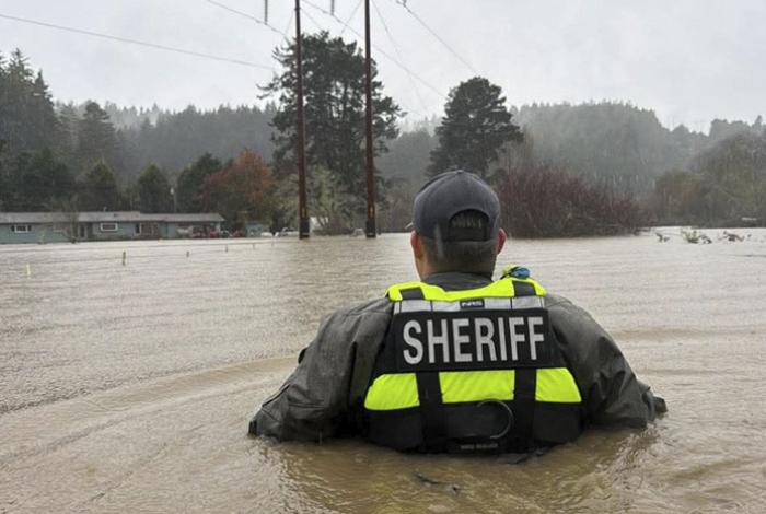 Una fuerte tormenta azotará en Navidad a California y provoca evacuaciones