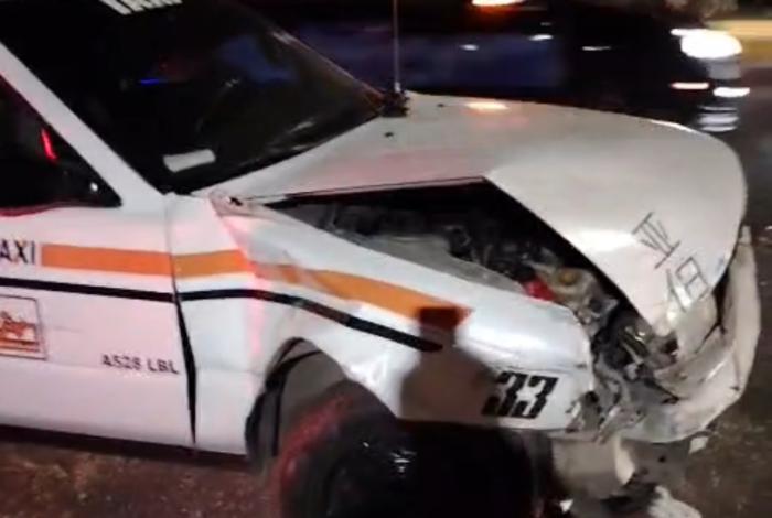 Unidad de la Guardia Civil choca contra taxi en la tenencia Morelos
