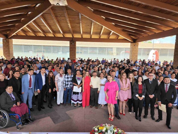 Unidos por el amor: Más de 100 parejas celebran su matrimonio en Pátzcuaro