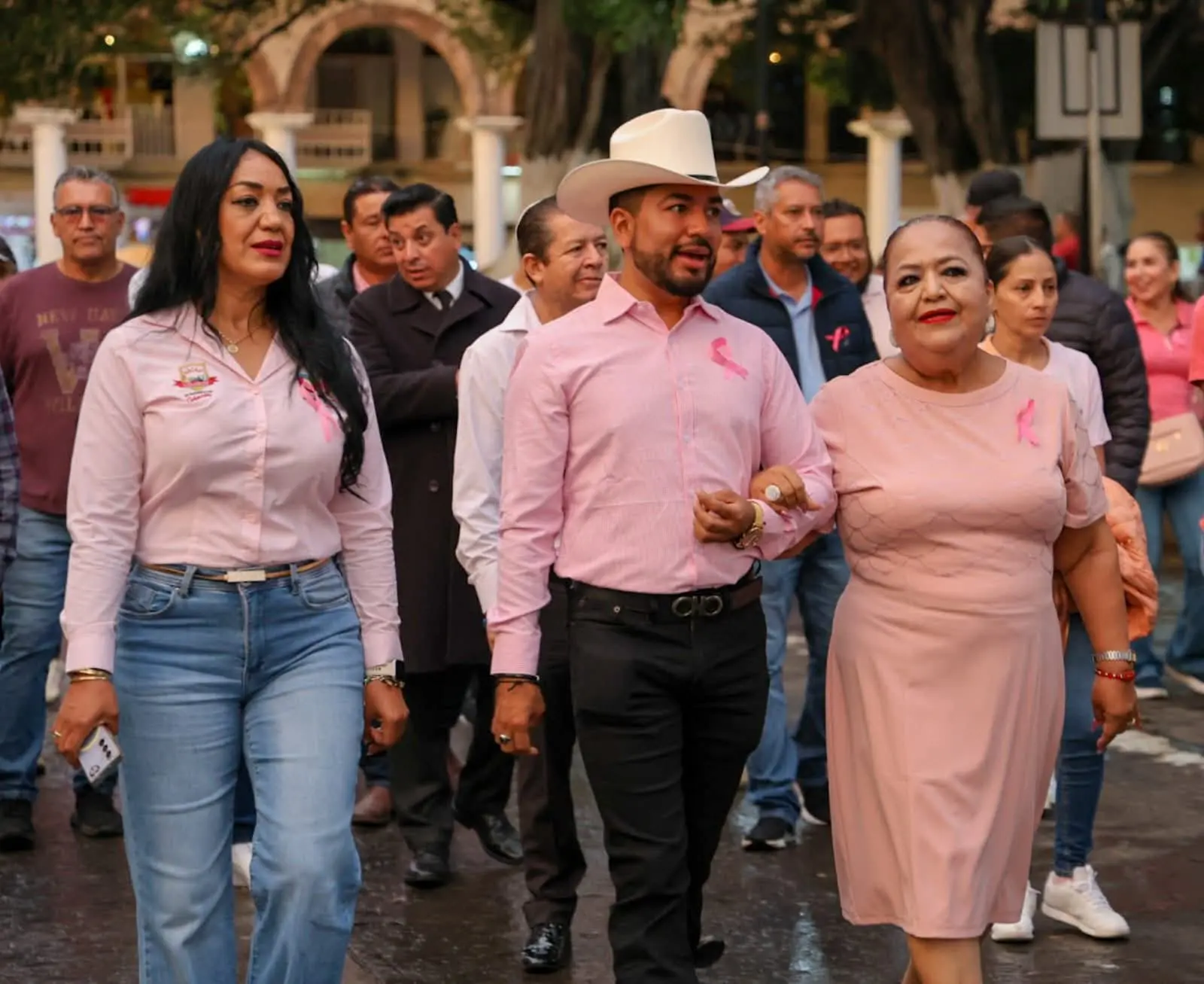 Unidos y organizados contra el cáncer de mama, Humberto Jiménez refrenda su compromiso con la salud y la prevención