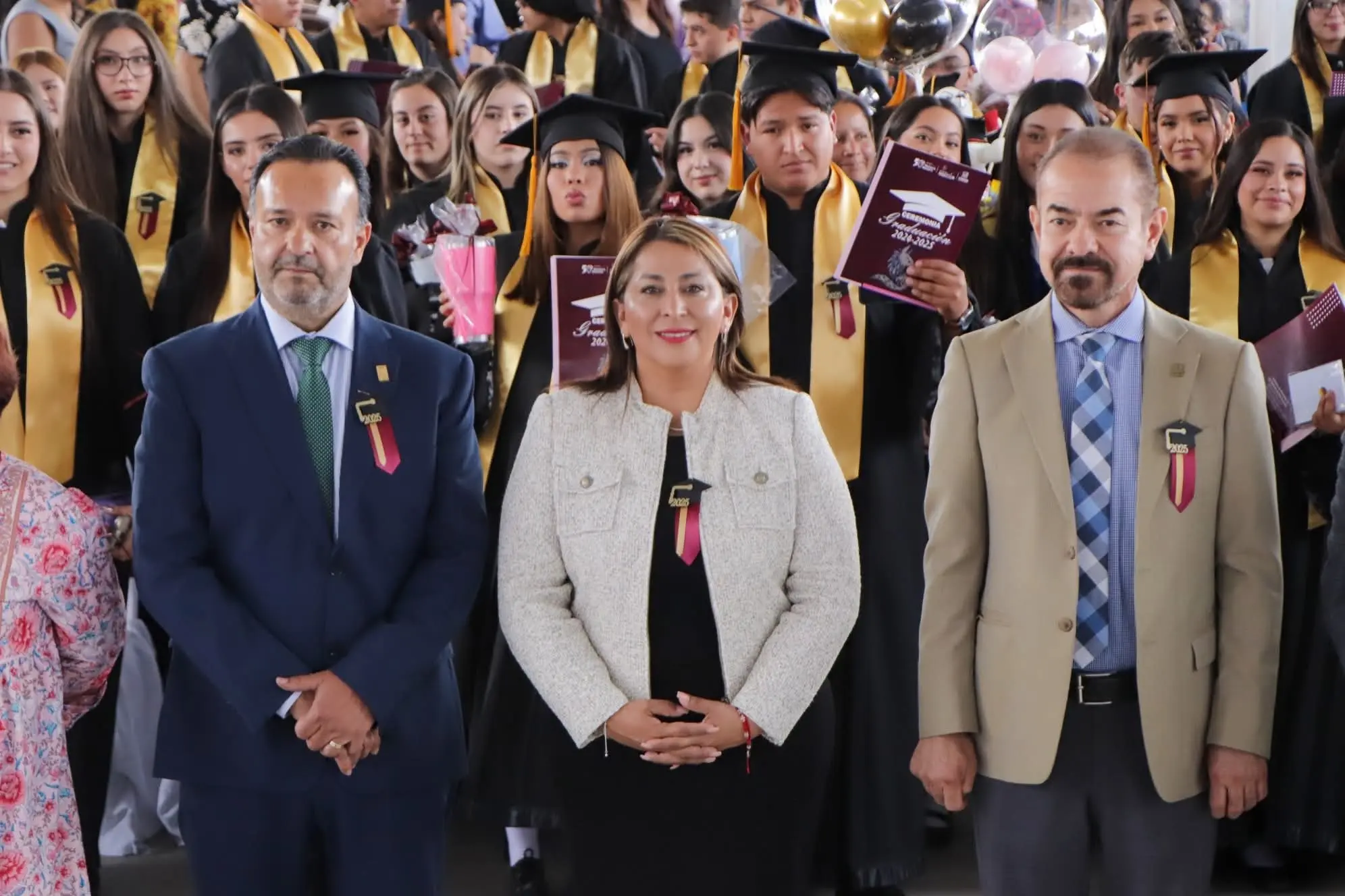 “Uno no termina un ciclo, sino que inicia nuevos retos”: Alma Mireya González acompaña clausura de generación en el Cobaem Quiroga