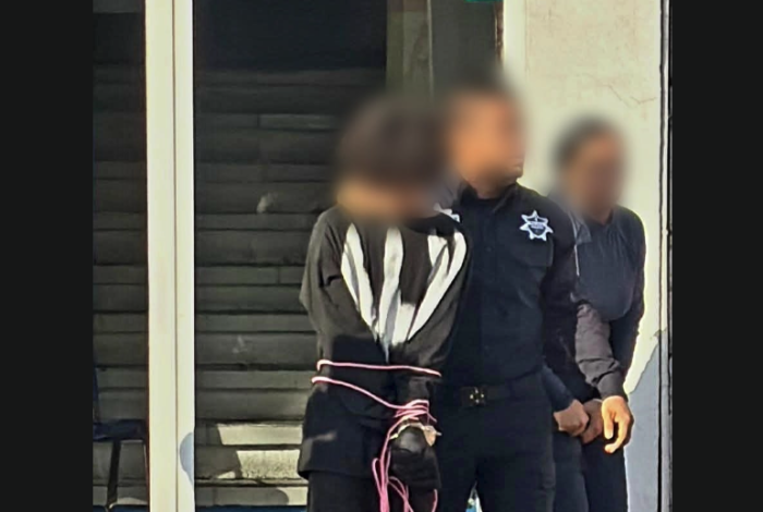 #Urgente 🚨 Alumno de 15 años mata a dos maestras en prepa de Lázaro Cárdenas y es detenido #Preliminar