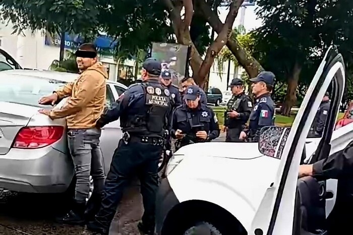 Uruapan: FGR y Policía Municipal aseguran camioneta robada; detienen a conductor