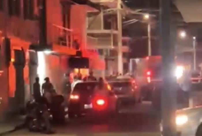 Uruapan: motosicarios as3s1n4n a un joven en negocio de ropa y tenis