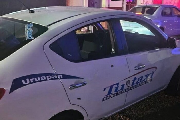 Uruapan: Motosicarios balean a comerciante en taxi, en La Quinta